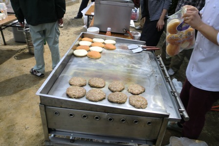 新メニューハンバーガー お肉も手作り