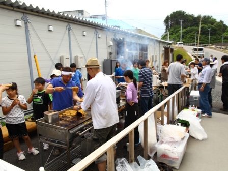 小学生・中学生も多く賑やか