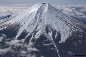 富士山スラッシュ雪崩 斜め空中写真_1