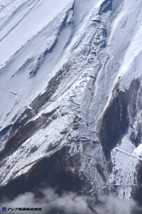 富士山スラッシュ雪崩 斜め空中写真_2