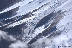 富士山スラッシュ雪崩 斜め空中写真_5