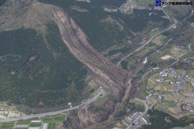 平成28年熊本地震斜め空中写真_1