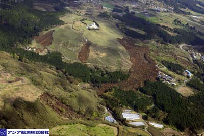 平成28年熊本地震斜め空中写真_1