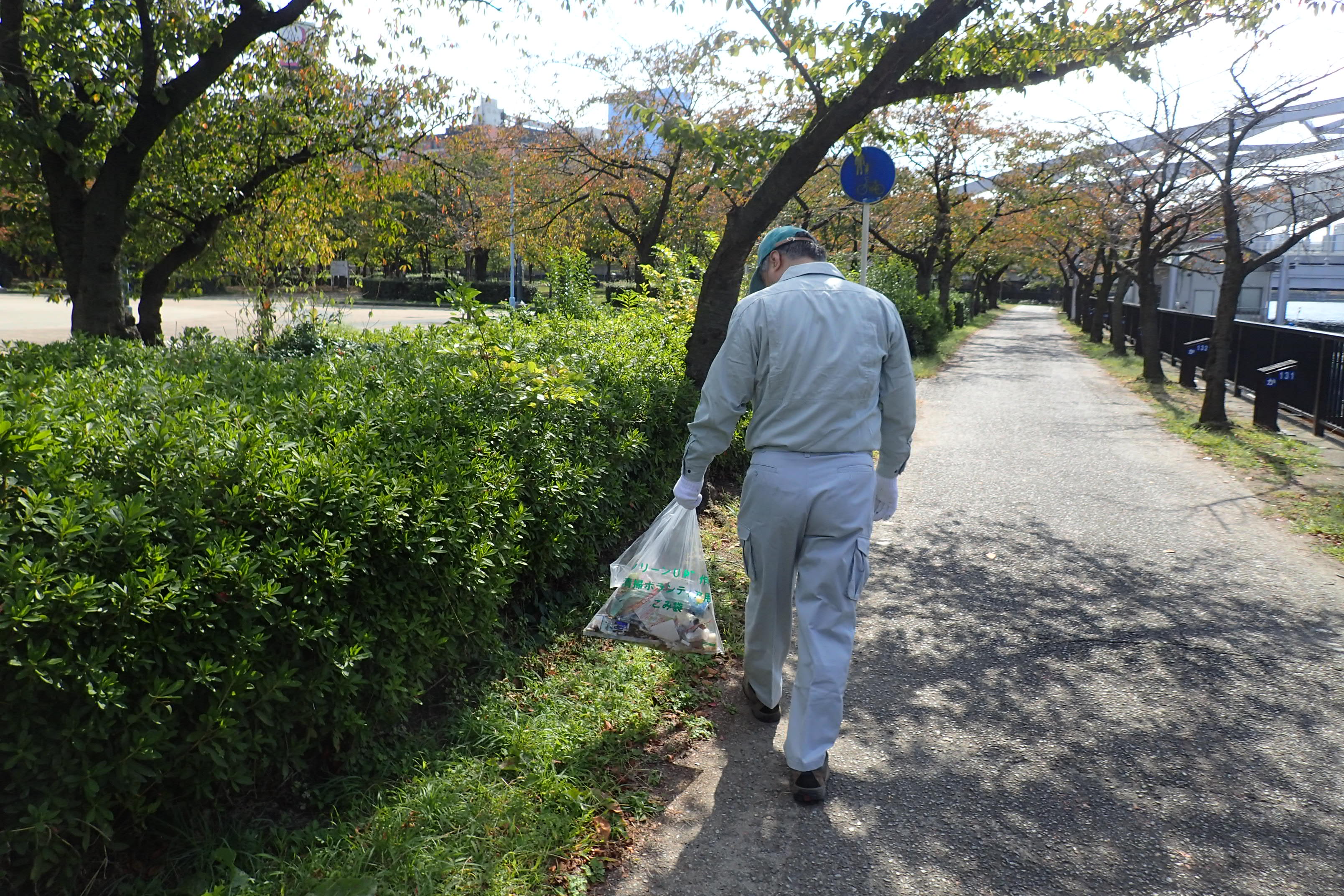 支社長も清掃に励みます